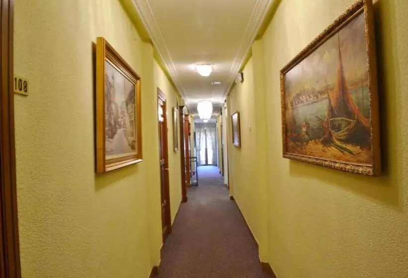 ペンション Hostal Aribel Longinos