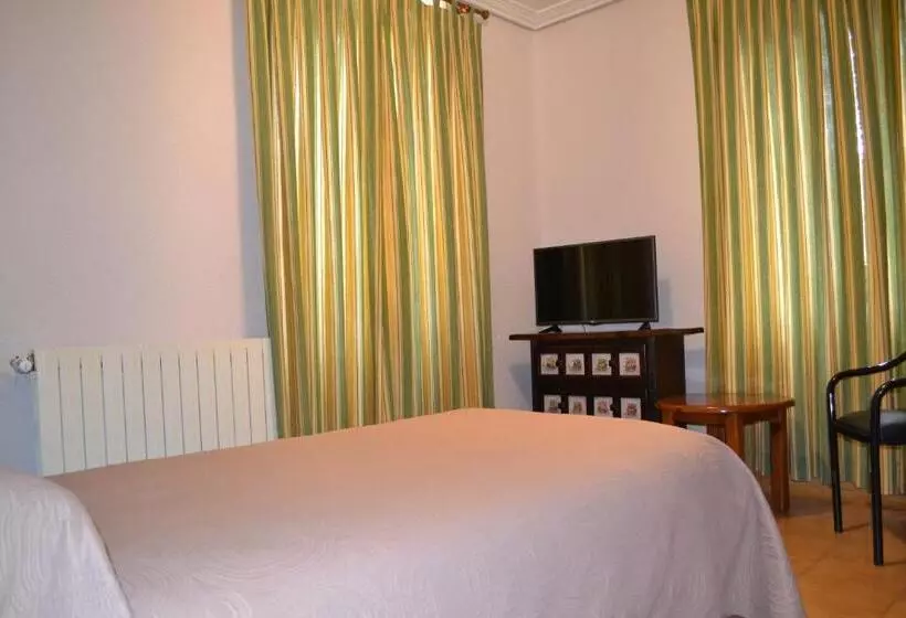 ペンション Hostal Aribel Longinos