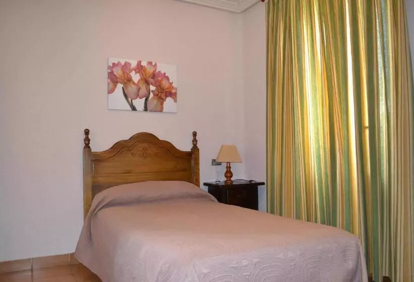 ペンション Hostal Aribel Longinos