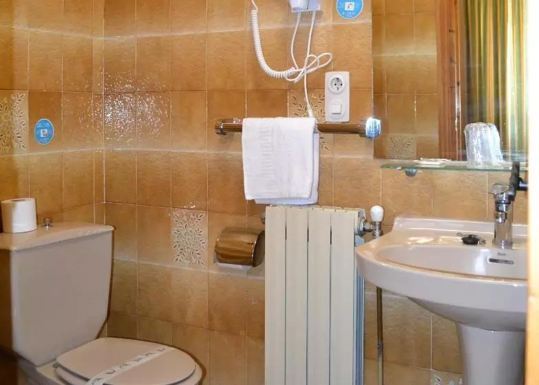 ペンション Hostal Aribel Longinos