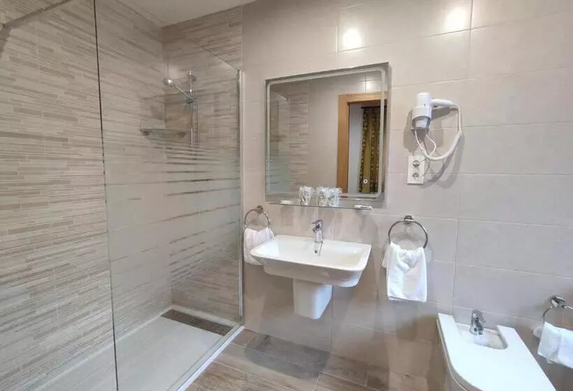 ペンション Hostal Aribel Longinos