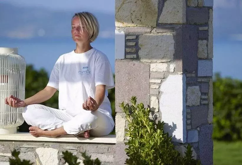 Aeolis Apartments & Studios