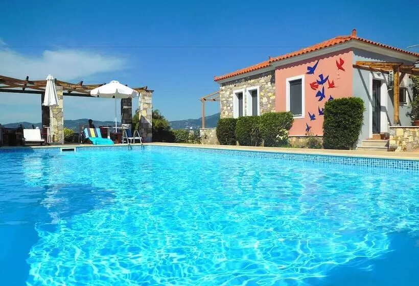 Aeolis Apartments & Studios