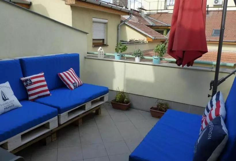 Bell Hostel & Guesthouse