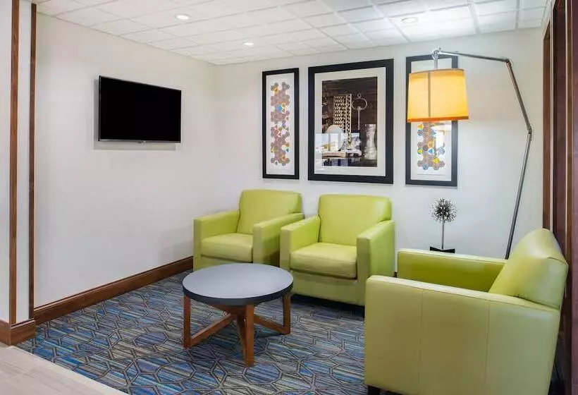 Holiday Inn Express Hotel & Suites Bismarck By Ihg