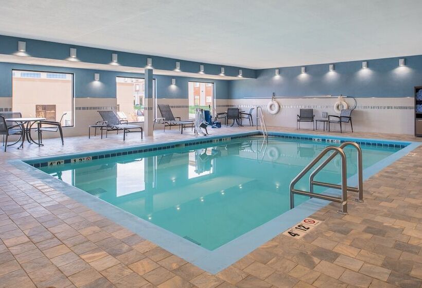 Holiday Inn Express Hotel & Suites Bismarck By Ihg