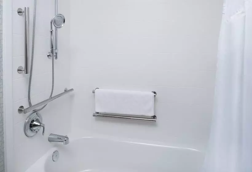 Holiday Inn Express Hotel & Suites Bismarck By Ihg