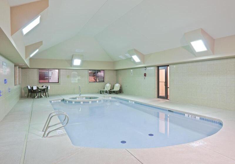 Holiday Inn Express Hotel & Suites Lincoln South, An Ihg