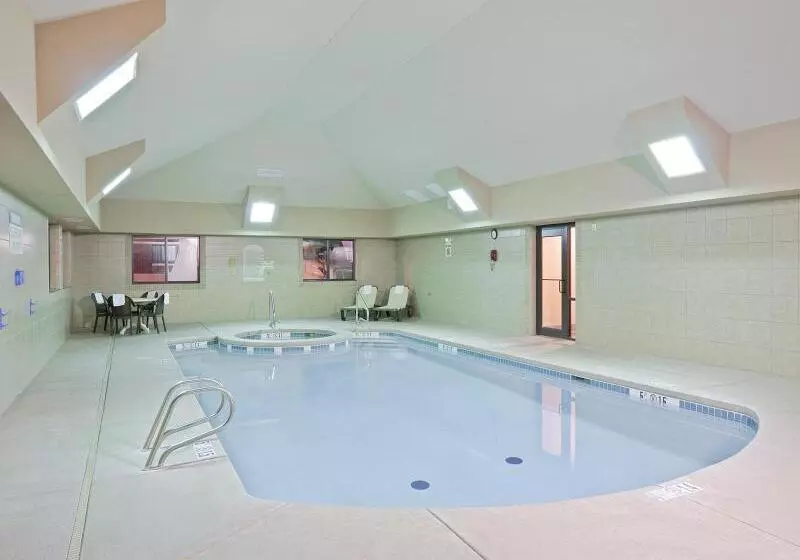 Holiday Inn Express Hotel & Suites Lincoln South, An Ihg