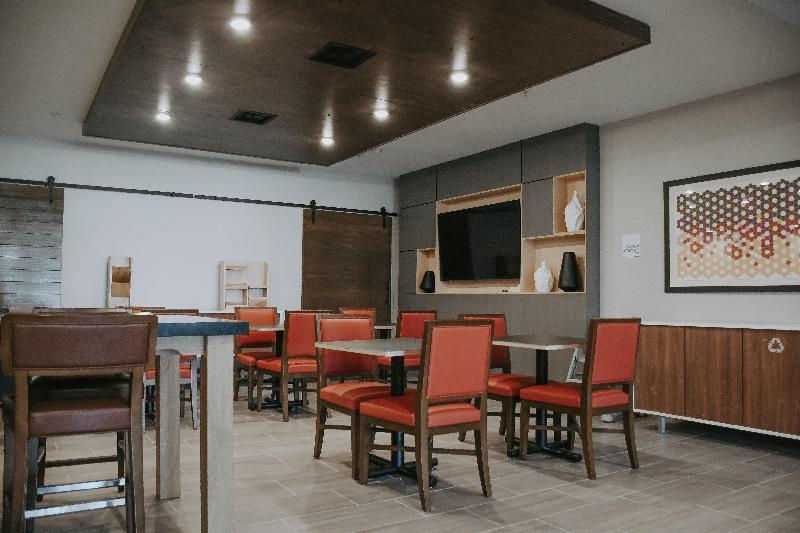 Holiday Inn Express Hotel & Suites Lincoln South, An Ihg