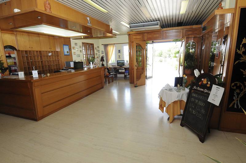 ホテル Kalloni Bay