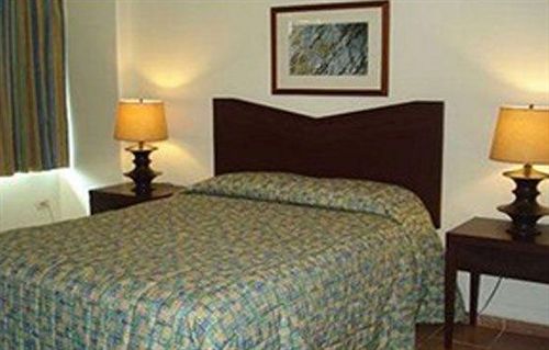 هتل El Faro Suites & Conference Center