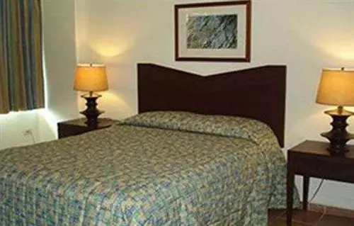 Hotel El Faro Suites & Conference Center 