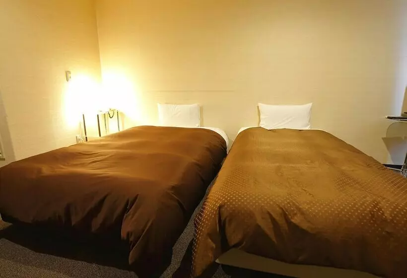 Отель Grampus Inn Osaka