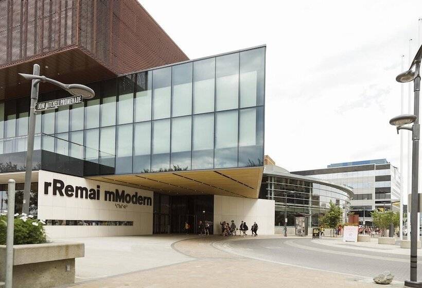 هتل Holiday Inn Saskatoon Downtown, An Ihg