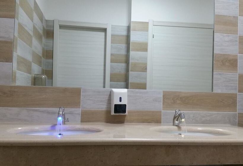 酒店 Leon Ristorante Al Cavallino Rosso