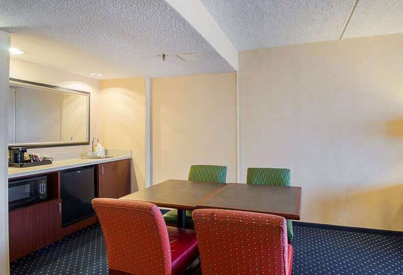 Отель Quality Inn Bostonrevere