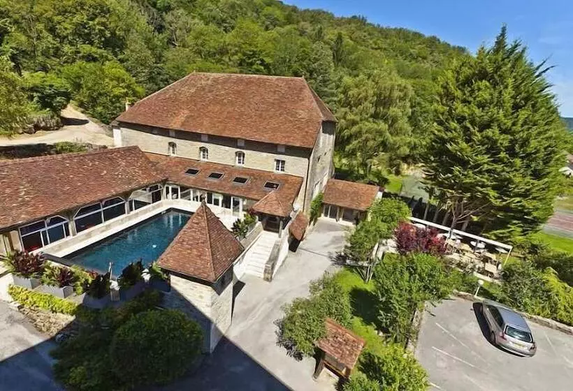 هتل Castel Damandre