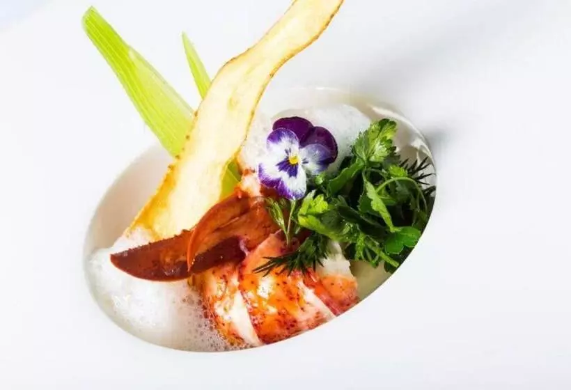 هتل Castel Damandre