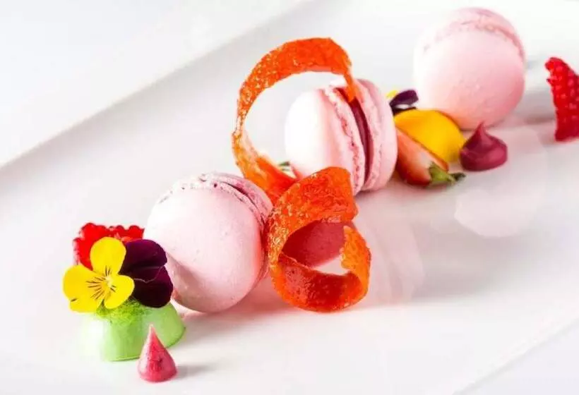 هتل Castel Damandre