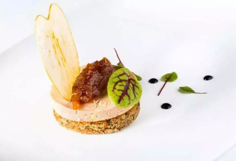 هتل Castel Damandre