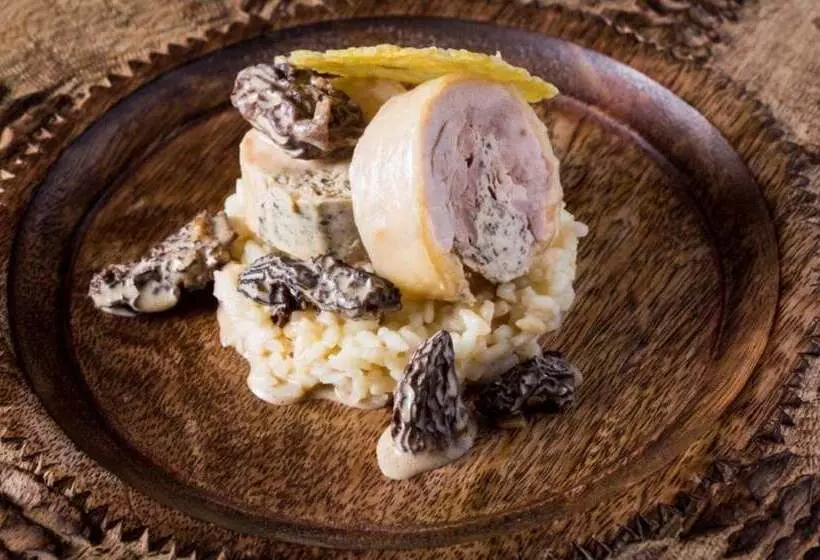 هتل Castel Damandre