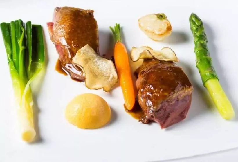 هتل Castel Damandre