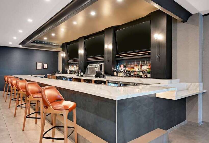 فندق Doubletree By Hilton Denver International Airport