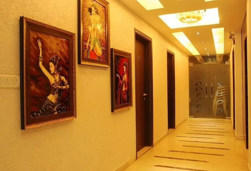 Hotel Fabexpress Yug Villa Karol Bagh