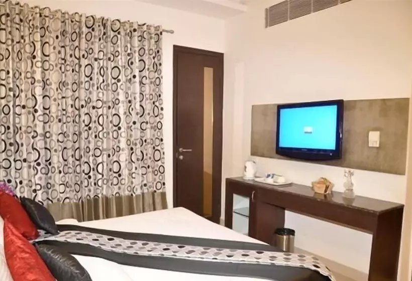 Hotel Fabexpress Yug Villa Karol Bagh