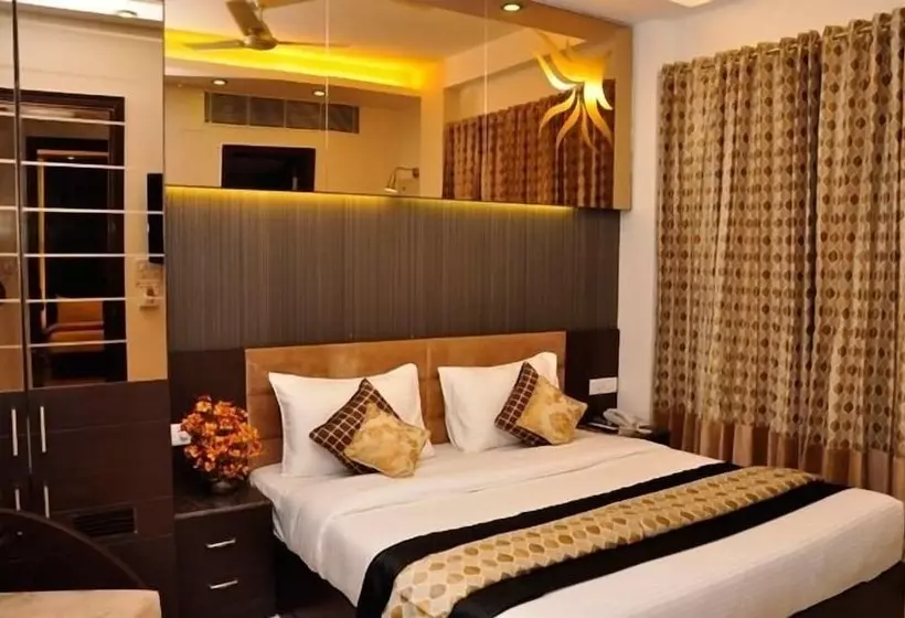 Hotel Fabexpress Yug Villa Karol Bagh