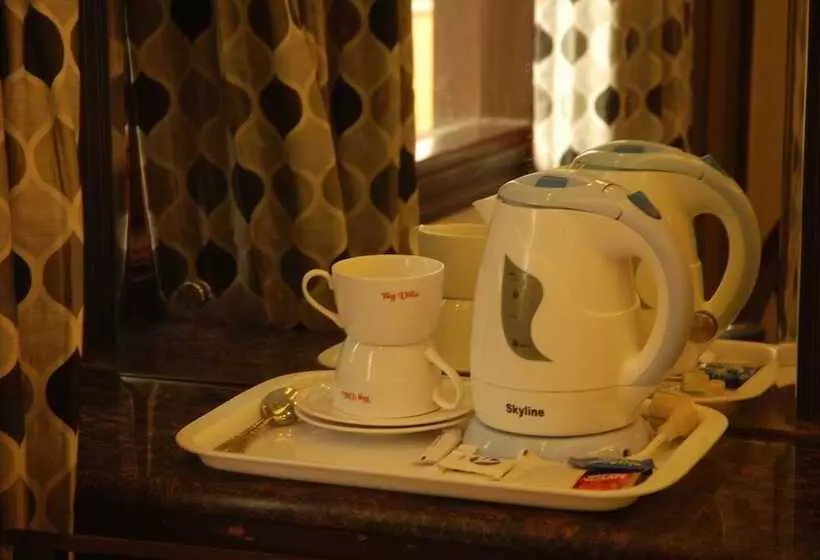 Hotel Fabexpress Yug Villa Karol Bagh