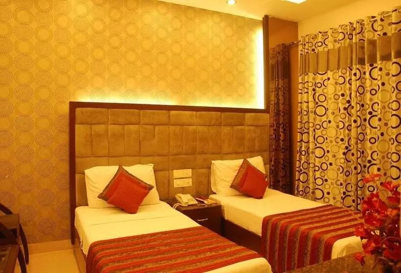 Hotel Fabexpress Yug Villa Karol Bagh