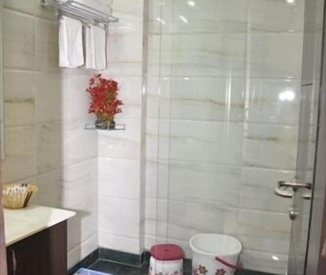 هتل Fabexpress Yug Villa Karol Bagh