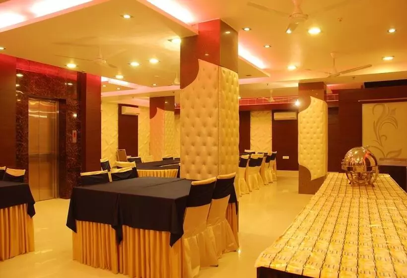 Hotel Fabexpress Yug Villa Karol Bagh