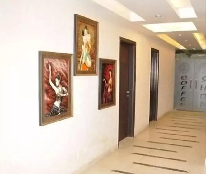 Hotel Fabexpress Yug Villa Karol Bagh