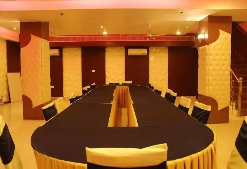 Hotel Fabexpress Yug Villa Karol Bagh