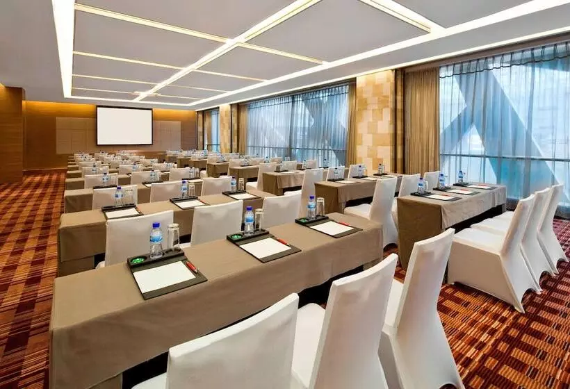 هتل Four Points By Sheraton Qingdao, Chengyang