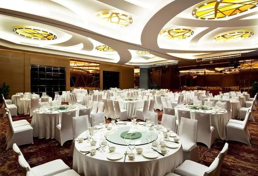 هتل Four Points By Sheraton Qingdao, Chengyang