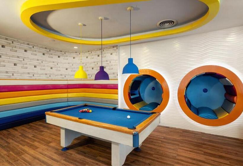 فندق Marriott's Phuket Beach Club