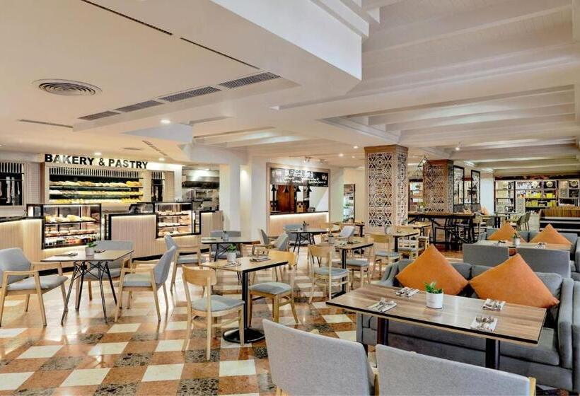 فندق Marriott's Phuket Beach Club