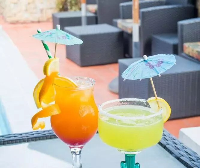 هتل The Cocoon Boutique