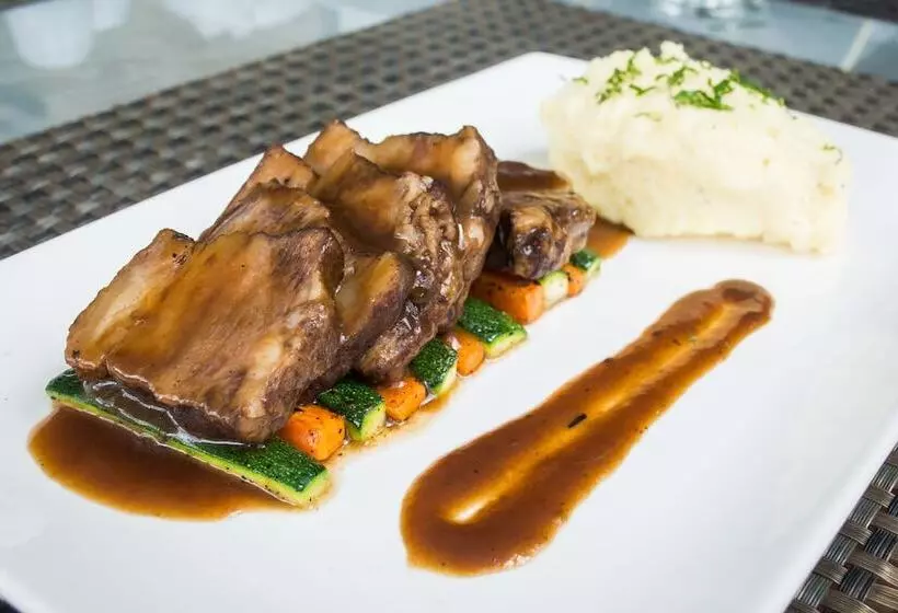 هتل The Cocoon Boutique