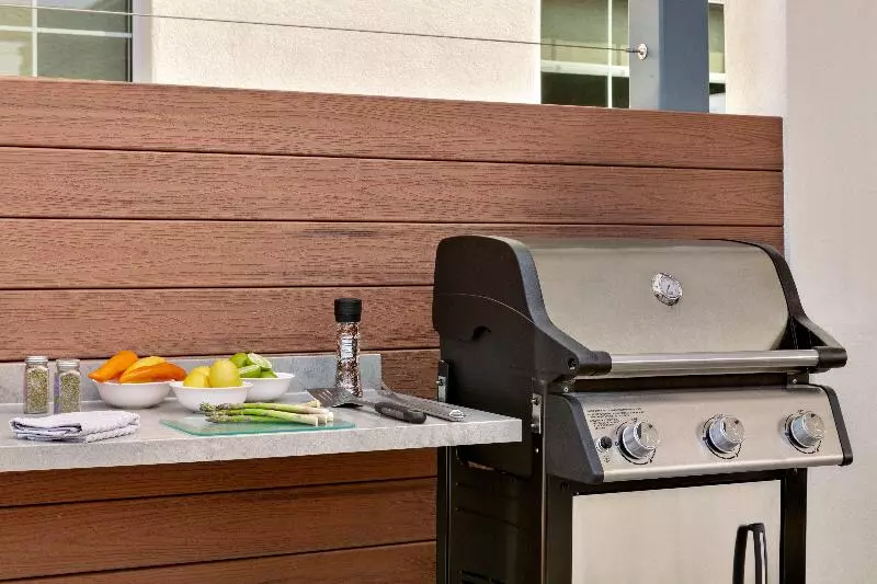 Отель Candlewood Suites Fayetteville Fort Bragg, An Ihg