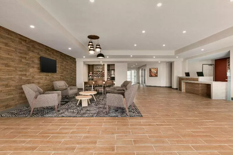 Отель Candlewood Suites Fayetteville Fort Bragg, An Ihg