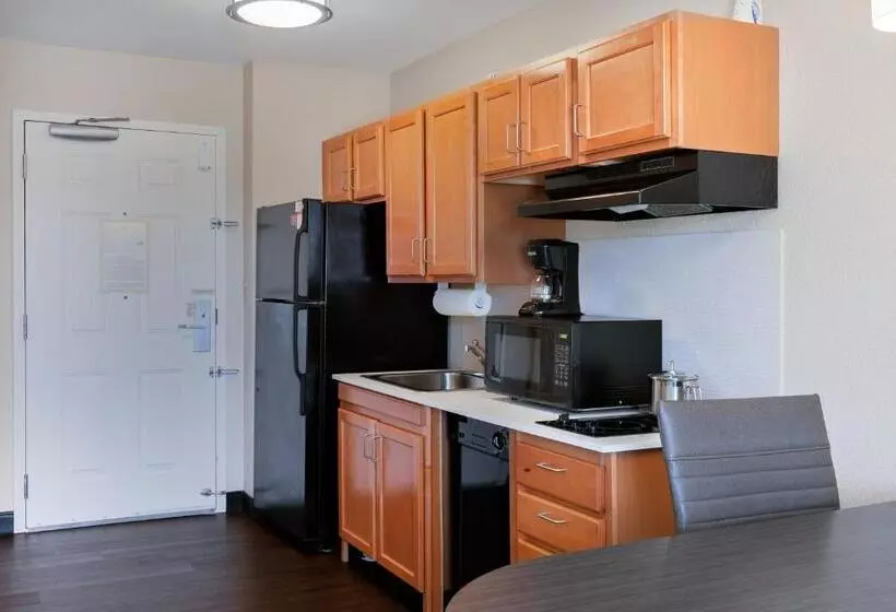 فندق Candlewood Suites Medford, An Ihg