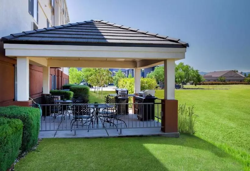 فندق Candlewood Suites Medford, An Ihg