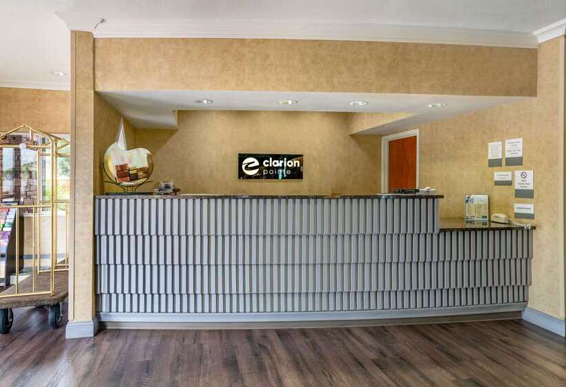 فندق Clarion Pointe Medford