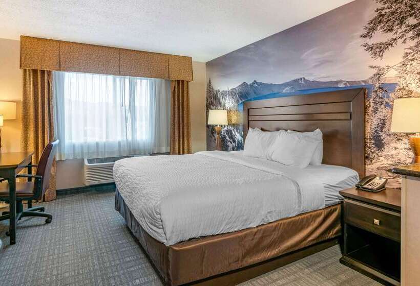 فندق Clarion Pointe Medford