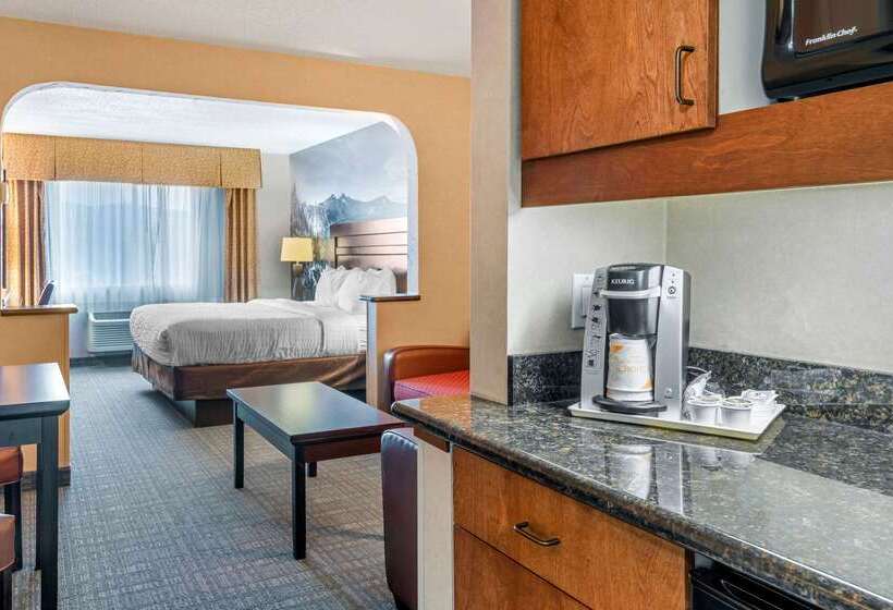 فندق Clarion Pointe Medford